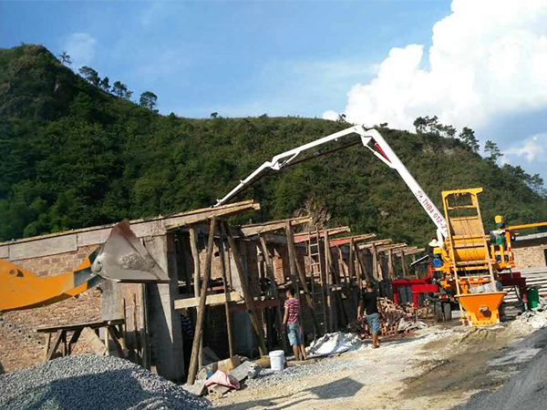 攪拌臂架泵車施工